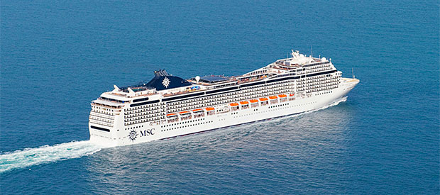 Cruceros Transatlánticos, barco surcando el océano Atlántico. SoloCruceros.com Cruceros Transatlánticos, barco surcando el océano Atlántico. SoloCruceros.com