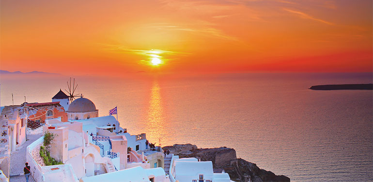 Cruceros por las Islas Griegas, atardecer en Santorini. SoloCruceros.cl