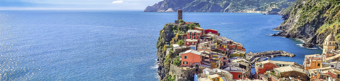 Pueblo costero de Cinque Terre en la provincia de la Spezia, Italia. SoloCruceros.cl