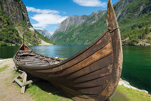 Barco vikingo en los Fiordos Noruegos. SoloCruceros.cl Barco vikingo en los Fiordos Noruegos. SoloCruceros.cl