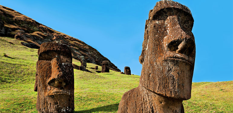 Moáis en la Isla de Pascua, la Polinesia. SoloCruceros.cl