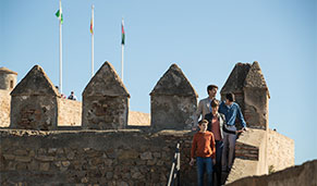 Visita castillo de Málaga con niños. SoloCruceros.cl Visita castillo de Málaga con niños. SoloCruceros.cl