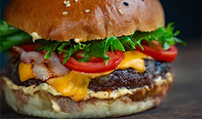 Típica hamburguesa neoyorkina. SoloCruceros.cl